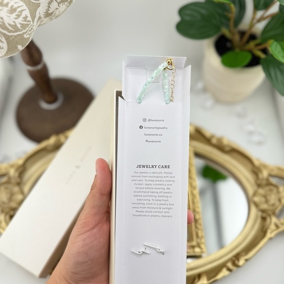 Luna Norte Genuine Shell Heart Beaded Necklace - Picture 5 of 6